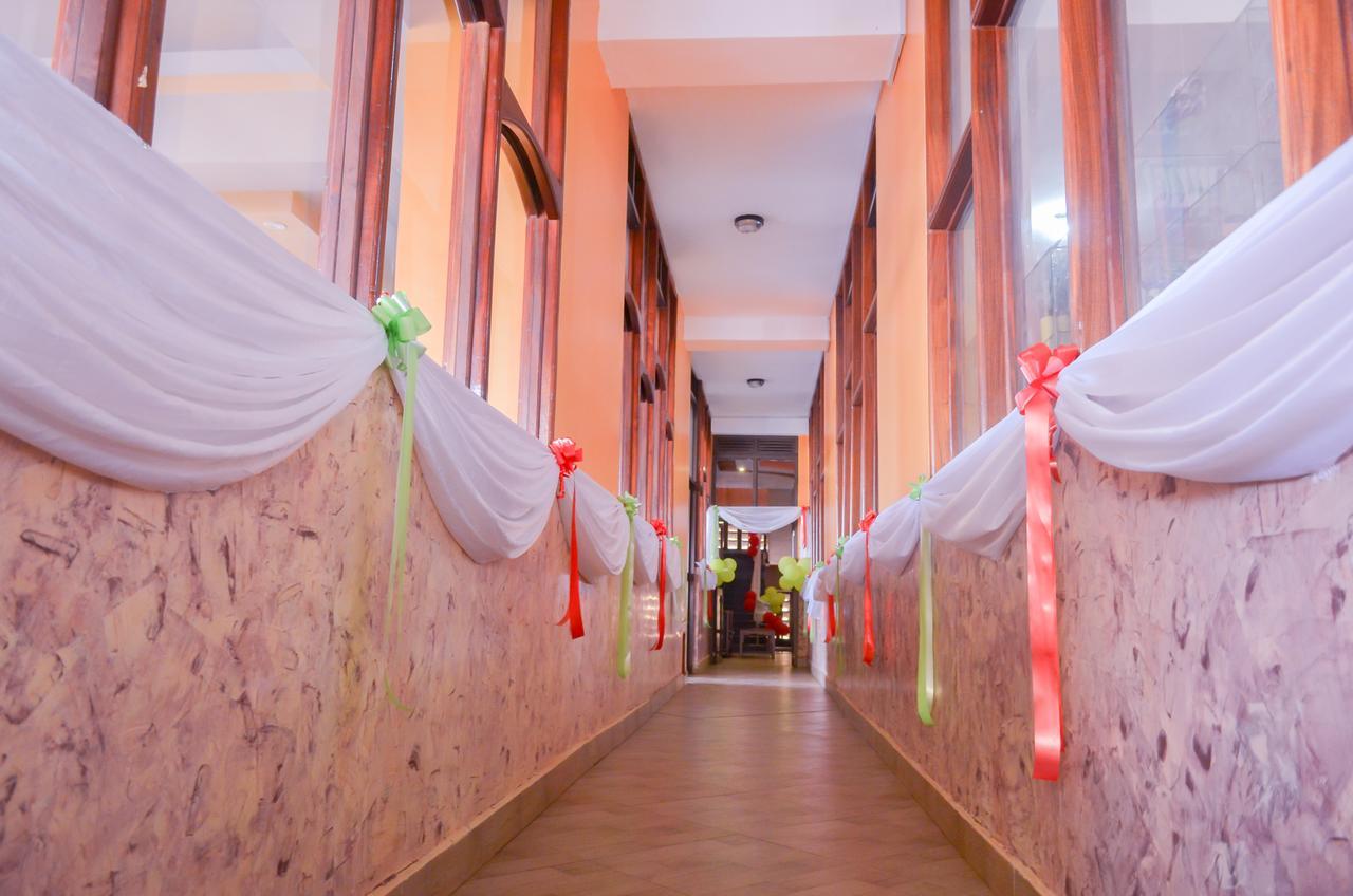 Igar Plaza Hotel Джинджа Екстериор снимка