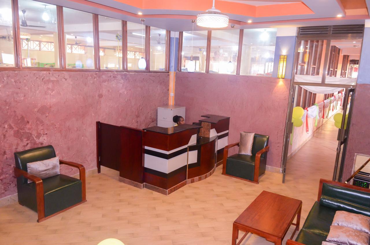 Igar Plaza Hotel Джинджа Екстериор снимка