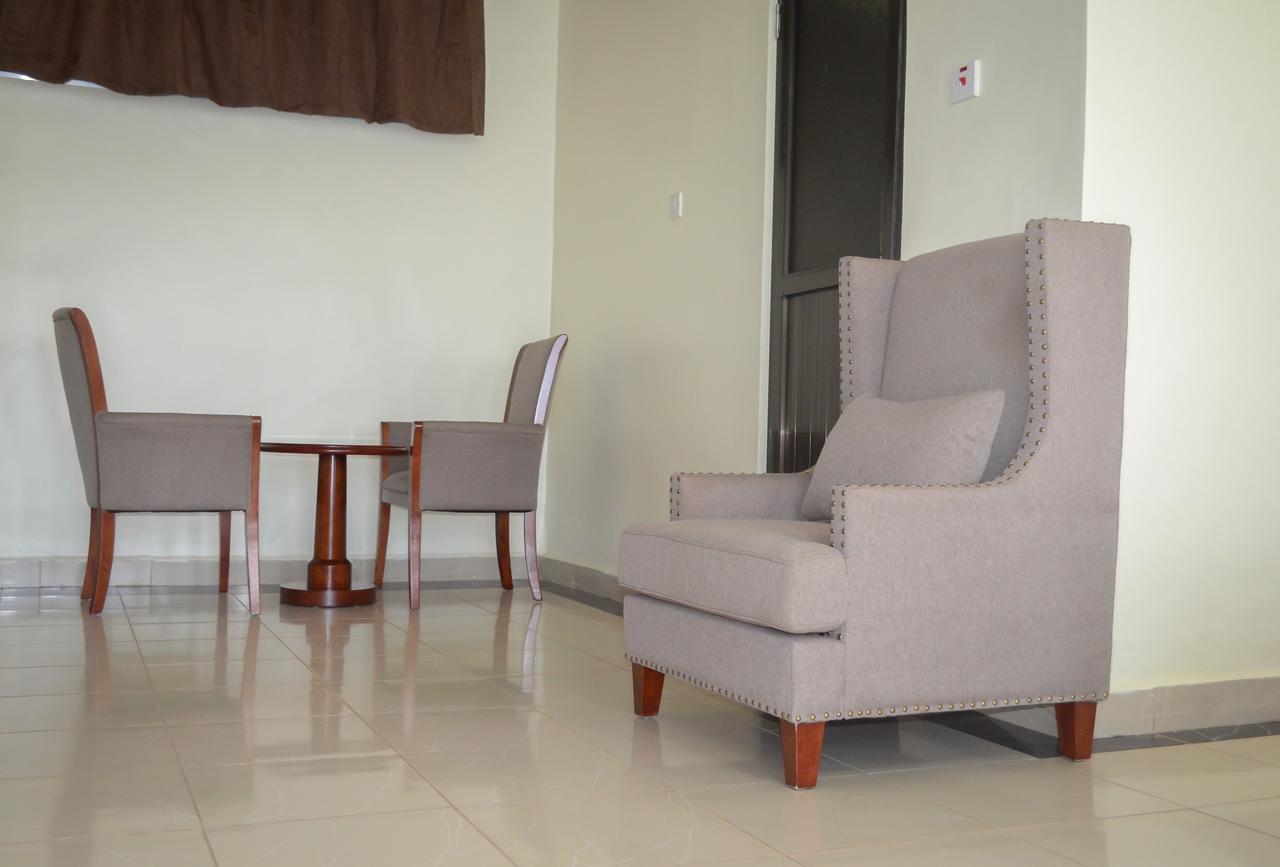Igar Plaza Hotel Джинджа Екстериор снимка