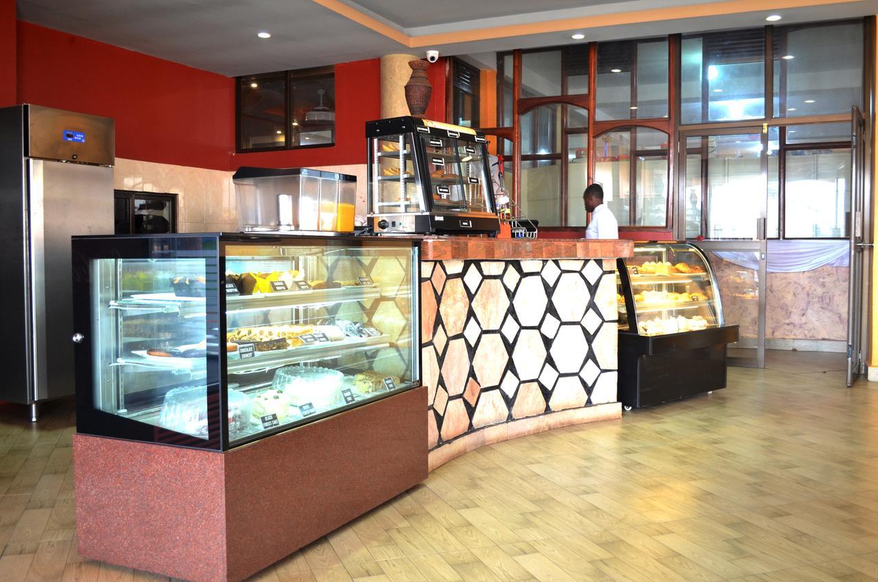 Igar Plaza Hotel Джинджа Екстериор снимка