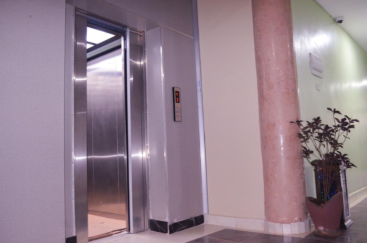 Igar Plaza Hotel Джинджа Екстериор снимка