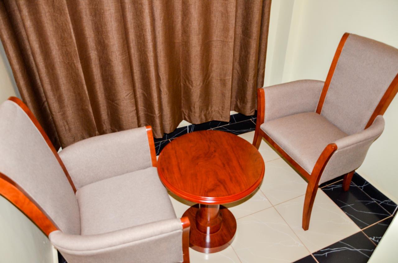 Igar Plaza Hotel Джинджа Екстериор снимка