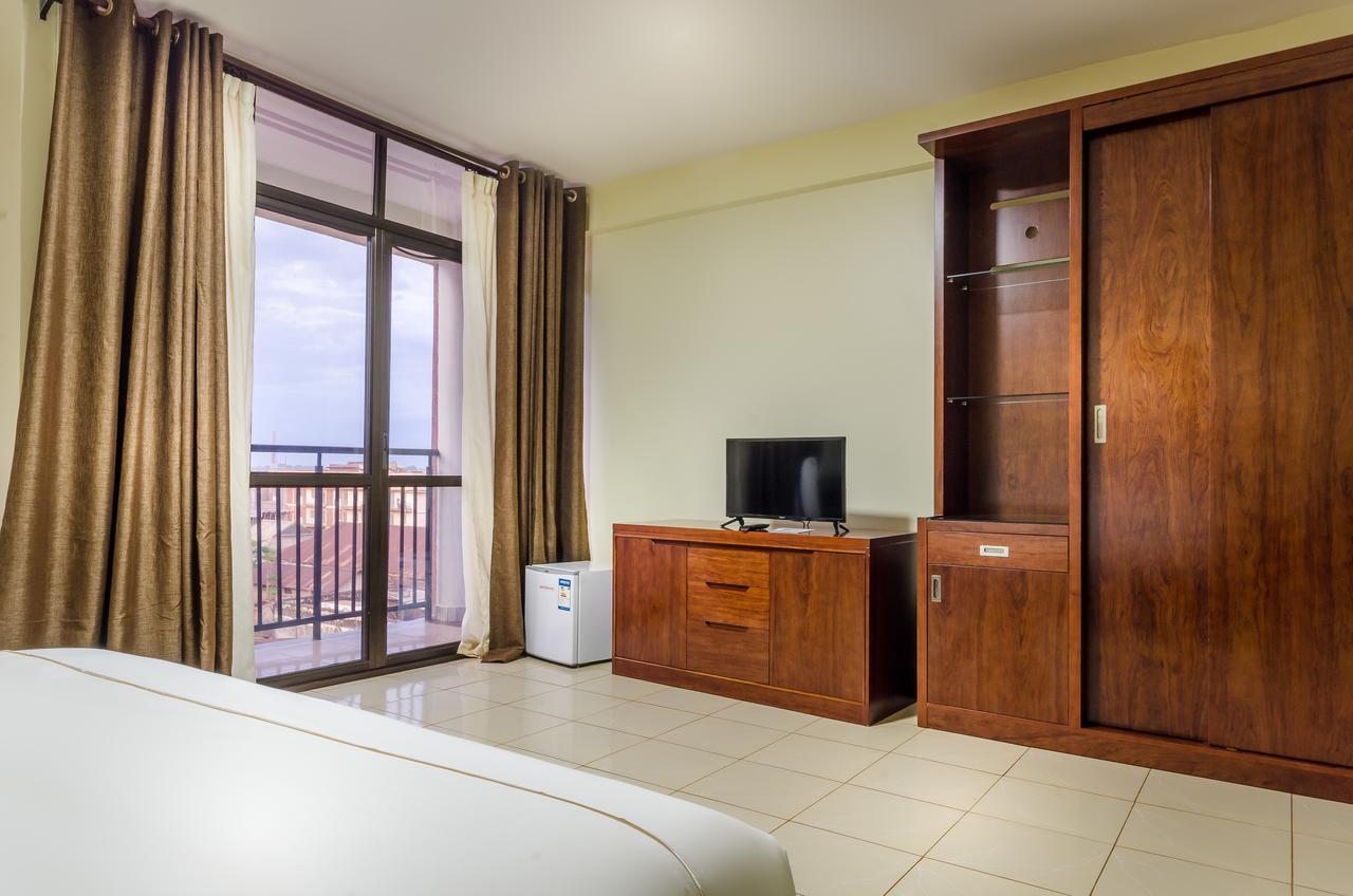 Igar Plaza Hotel Джинджа Екстериор снимка