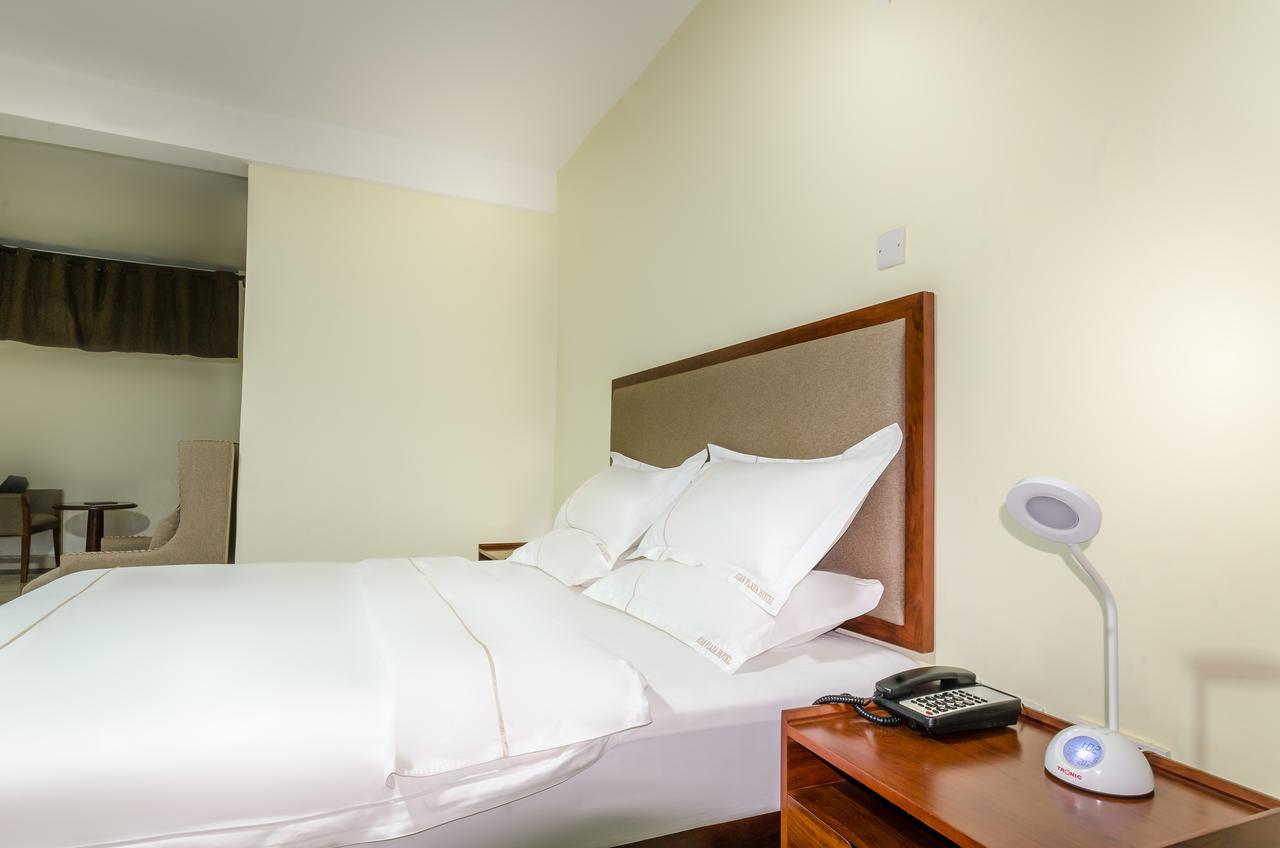 Igar Plaza Hotel Джинджа Екстериор снимка