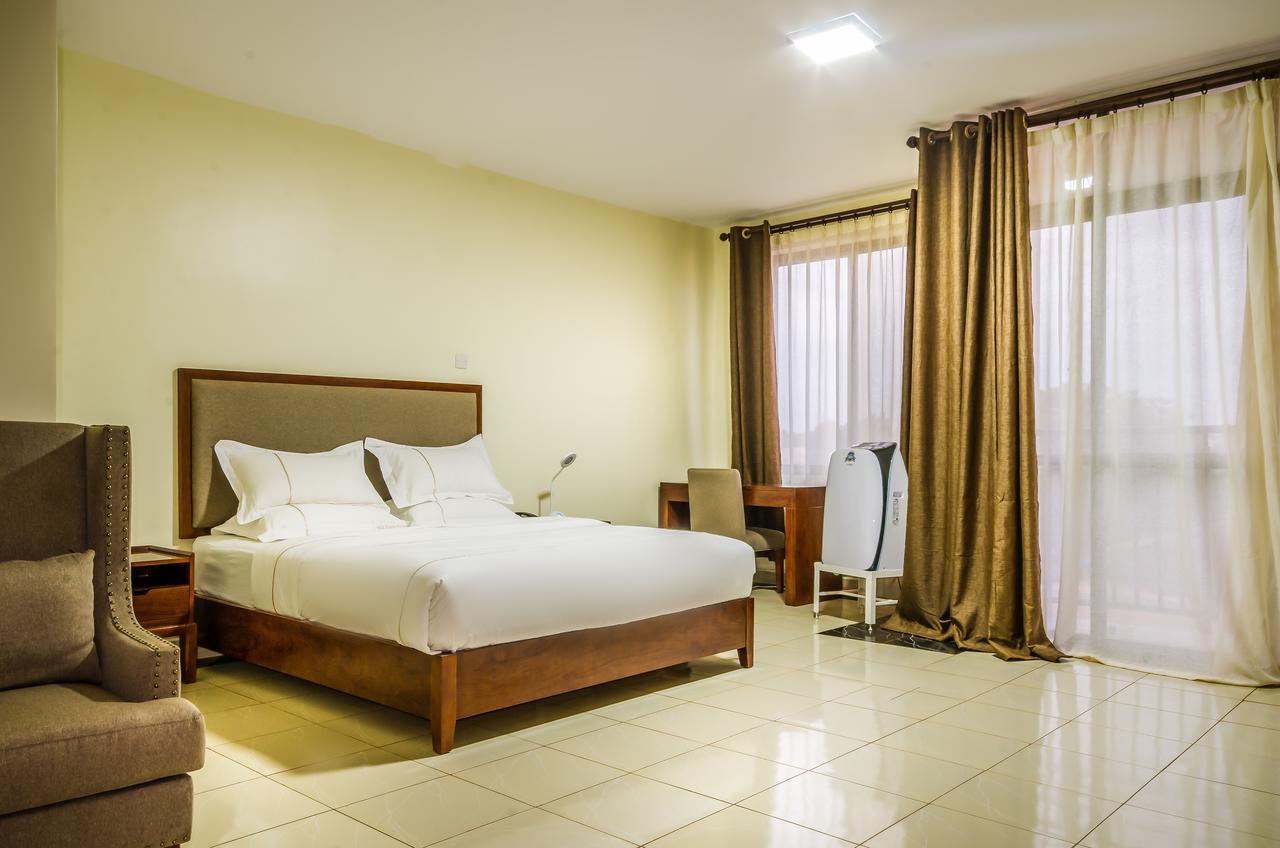 Igar Plaza Hotel Джинджа Екстериор снимка