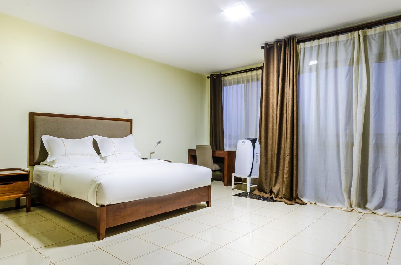 Igar Plaza Hotel Джинджа Екстериор снимка