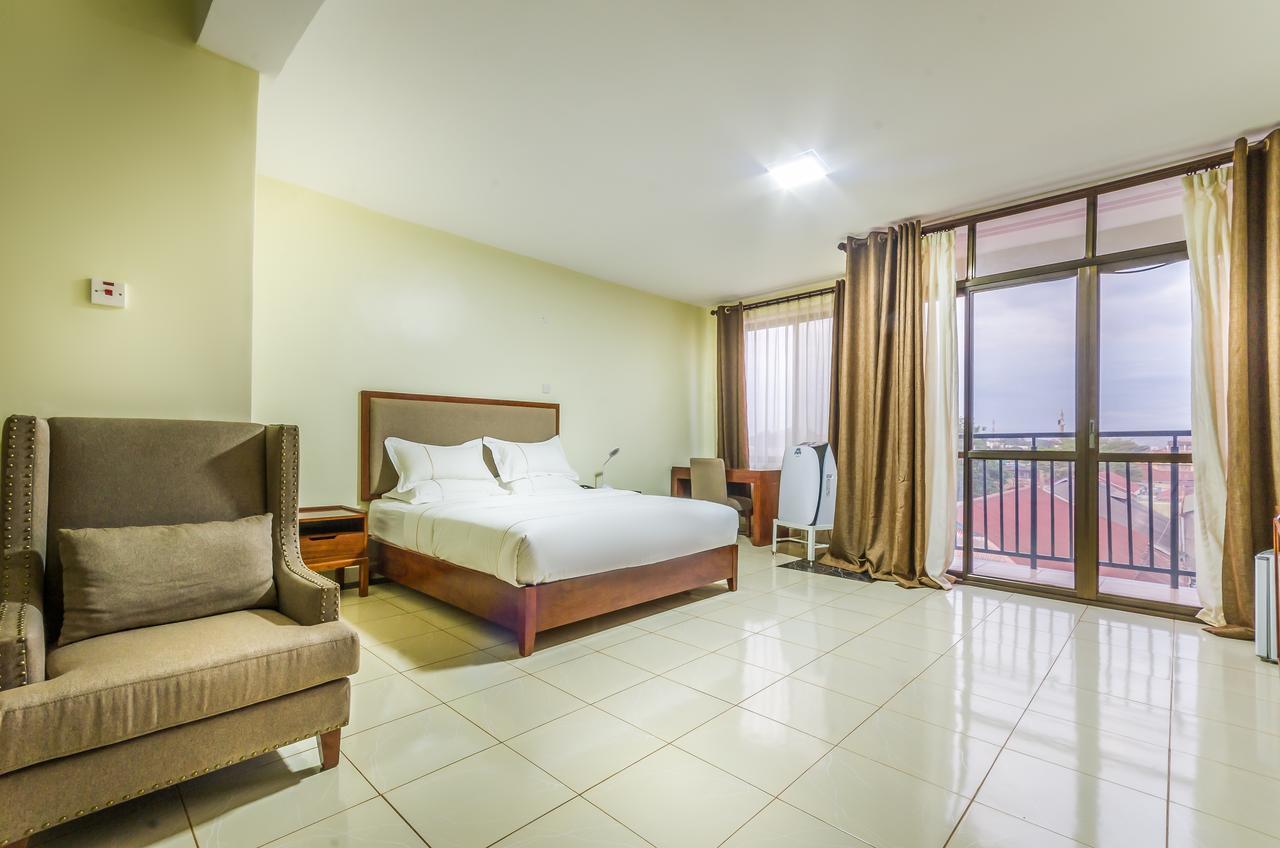 Igar Plaza Hotel Джинджа Екстериор снимка
